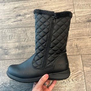 *Bundle 3 items with this caption for $10* Rain/snow black